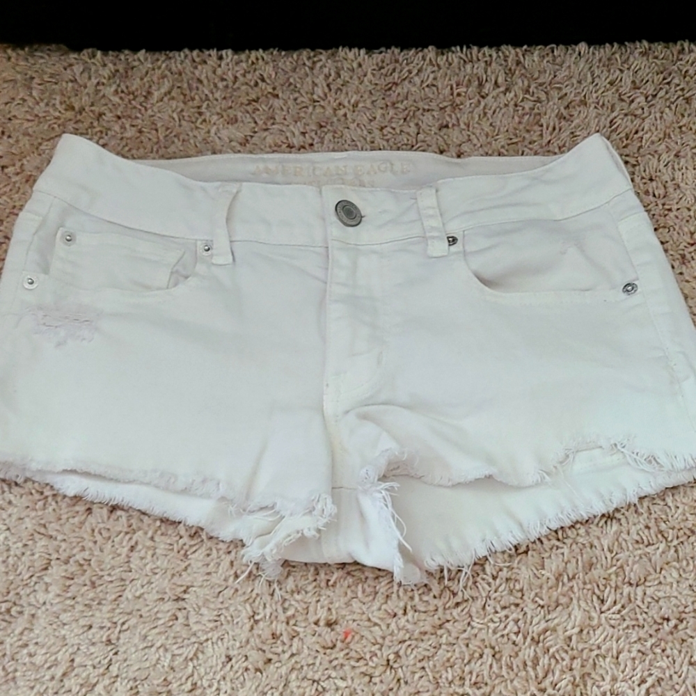 White American Eagle shorts